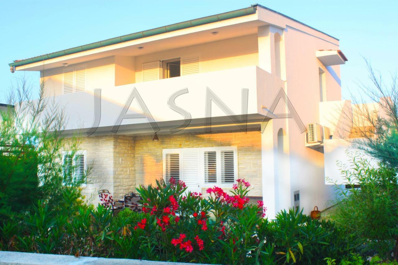Apartments Jasna Ražanac Екстериор снимка